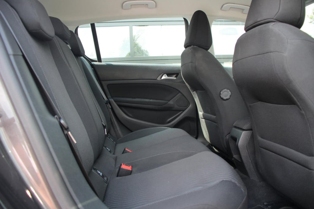 Peugeot 308 1.2 puretech active - cruise - navi - pdc - dis.riem 2024 v.v.!