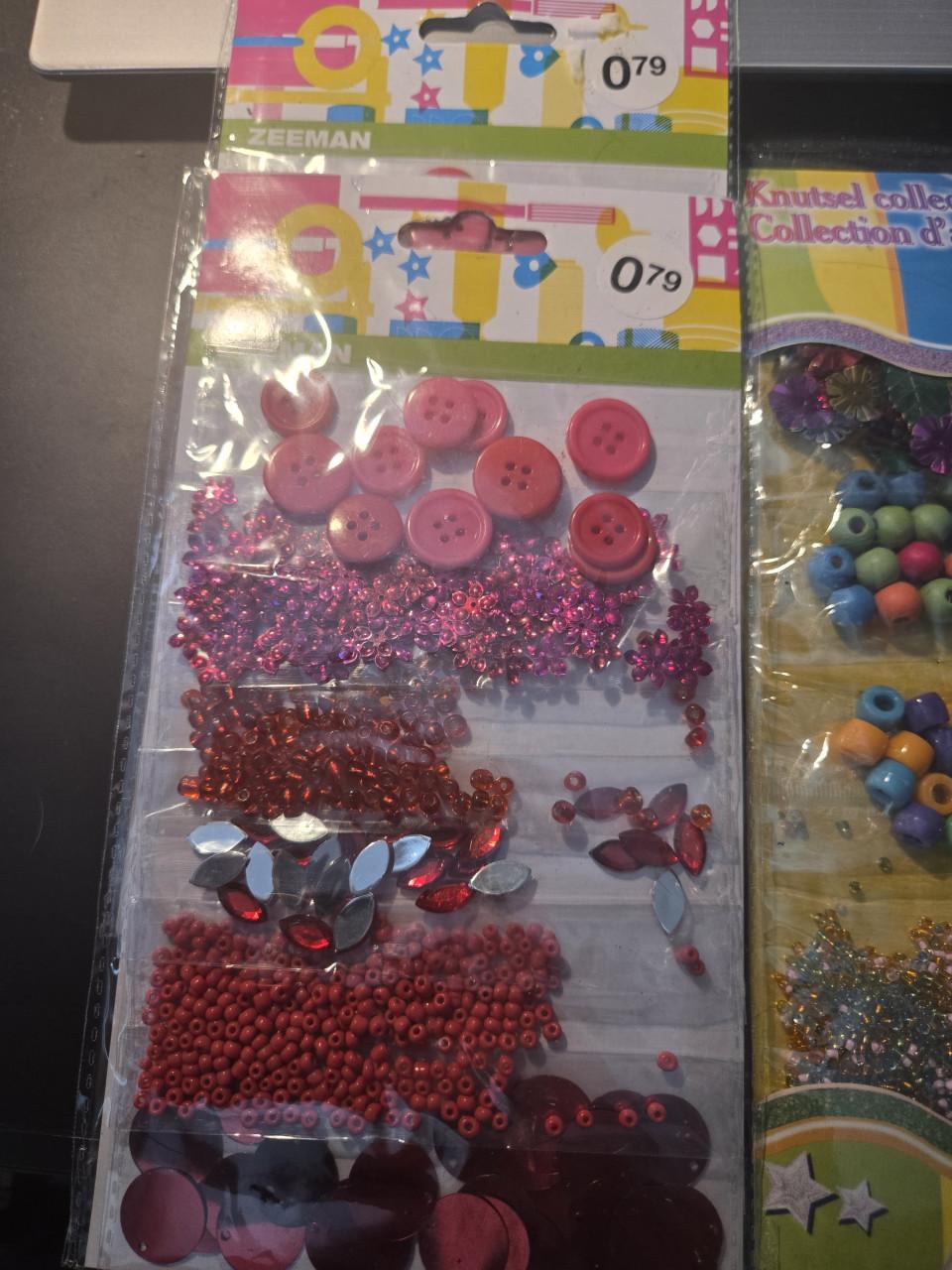 Knutsel collectie" kralen en pailletten voor maken van sieraden. Nieuw .