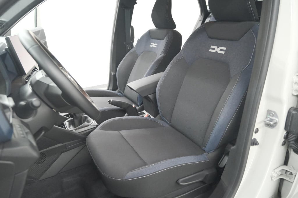 Dacia Duster mild hybrid 130 expression | camera | stoelverwarming | apple 