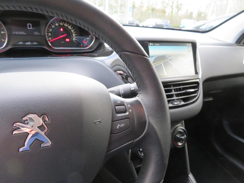 Peugeot 208 1.2 vti 82 style 5-drs airco/lmv/trekhaak
