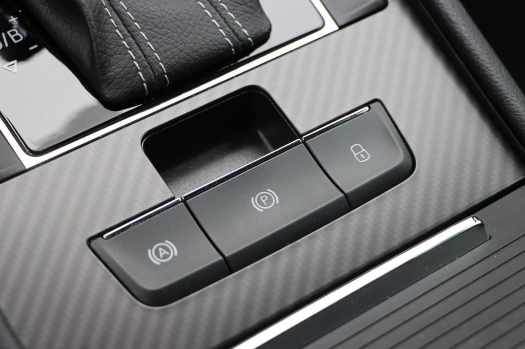 Skoda Superb combi 1.4 tsi iv sportline 218pk dsg6