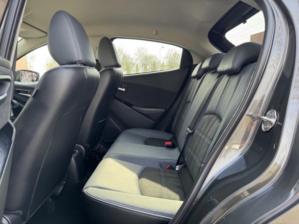 Mazda 2 1.5 skyactiv-g signature | navigatie | 360° camera | head-up displa