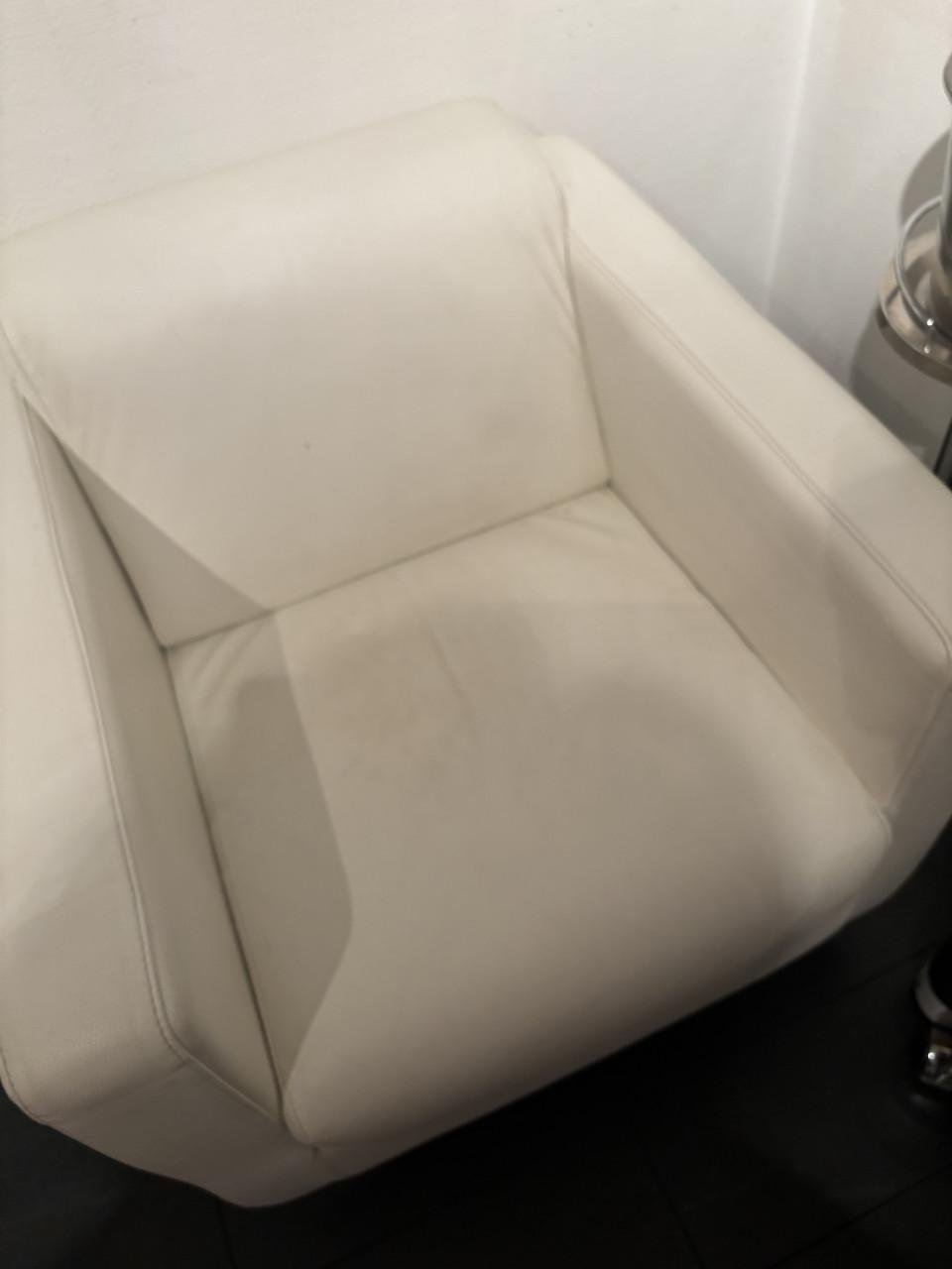 2 lederen witte fauteuils