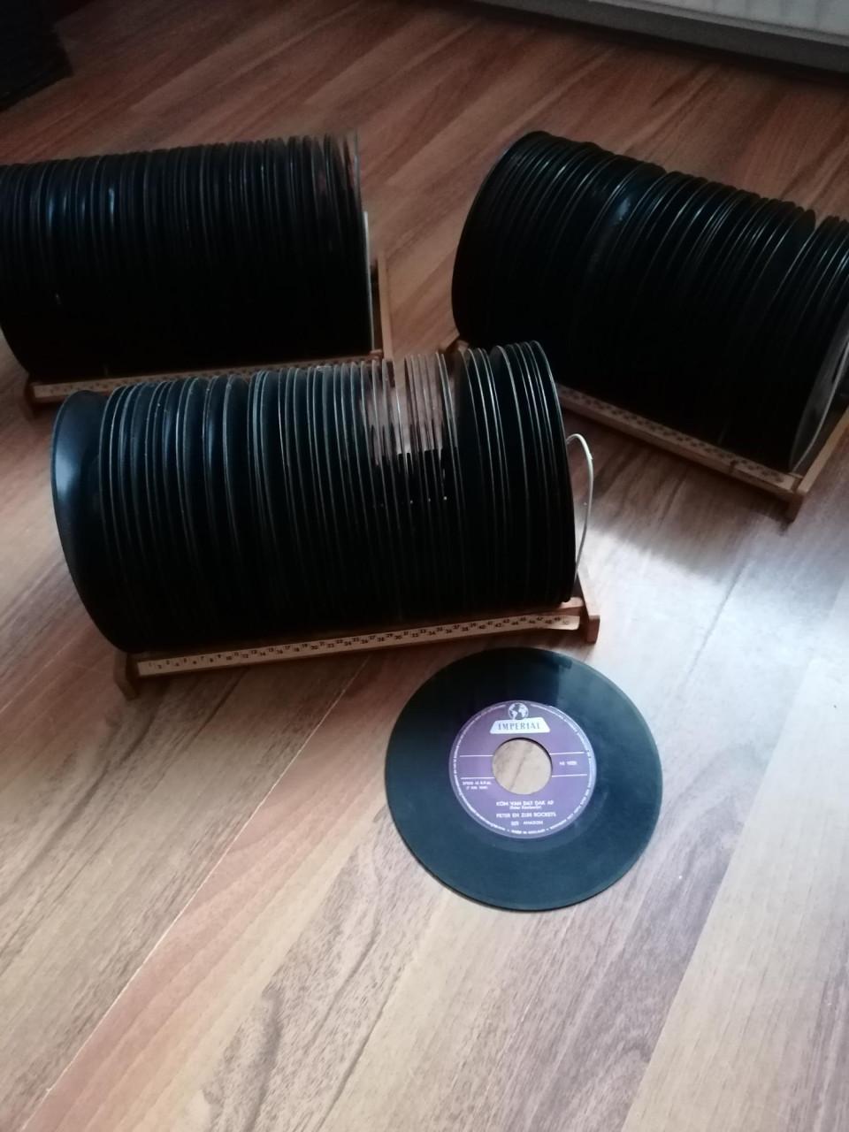 150+ singltjes jaren 50/60/70 3 rekken