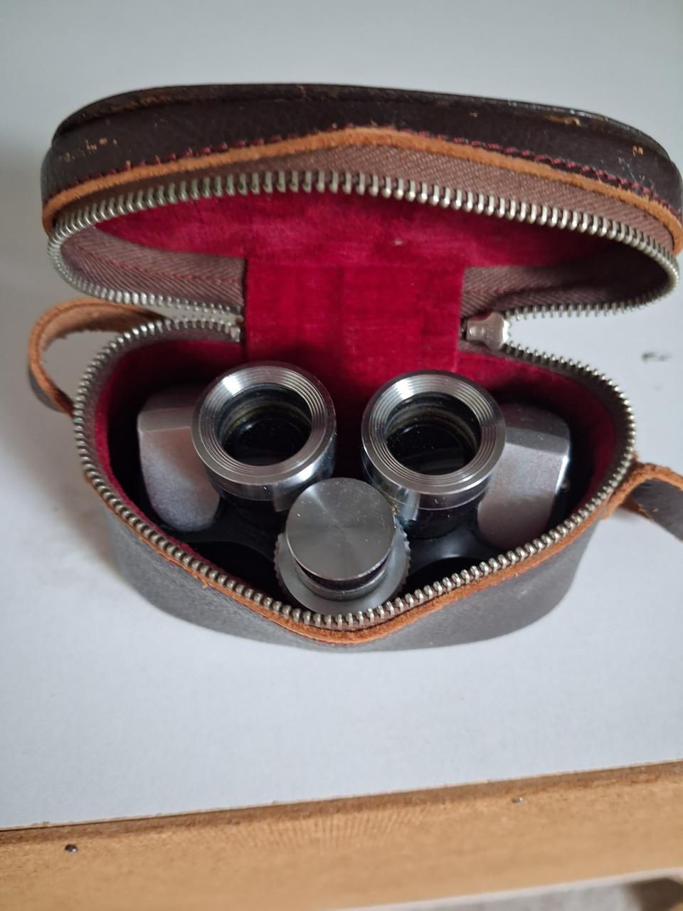 Oude toneelkijkertje in tasje