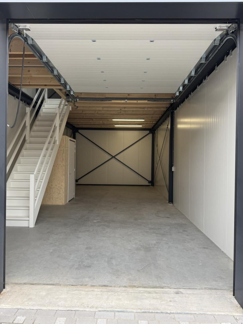 Actie! TE HUUR | bedrijfsunit, Van Doornestraat 9b te Goes