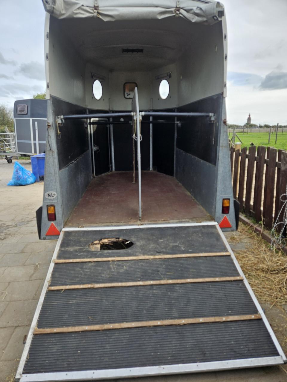 2paards trailer