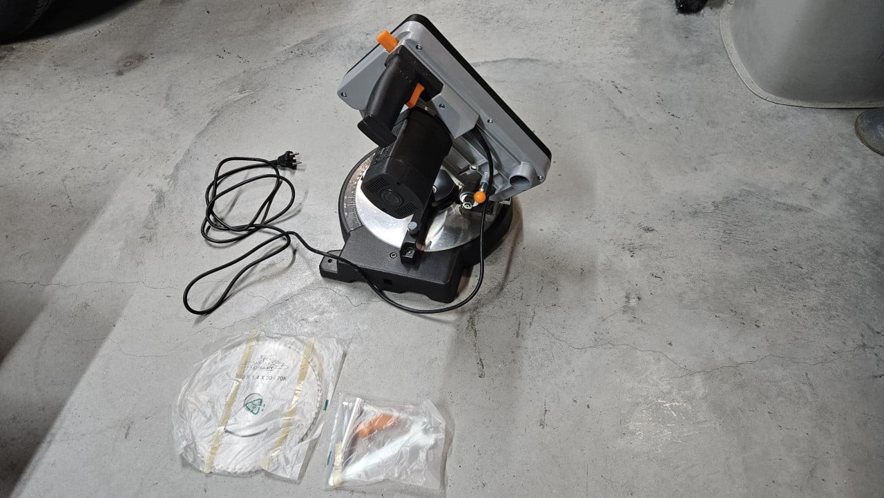 Afkort zaag CRAFT KGS-1050 met extra toebehoren