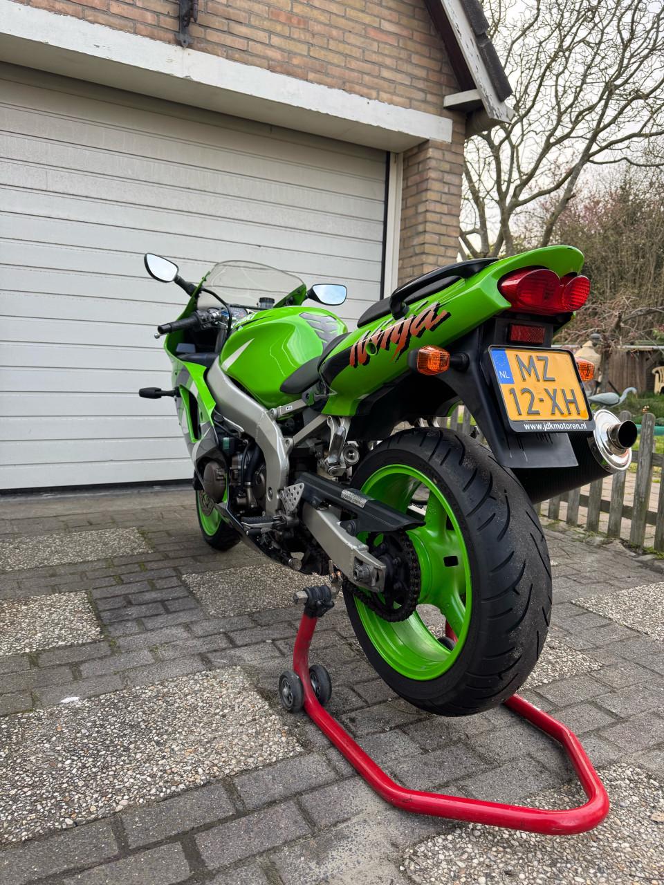 Kawasaki ZX6R