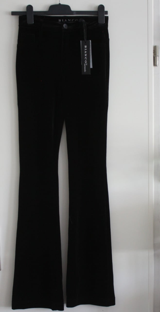 Nieuwe zwarte fluweellook flored maat 34