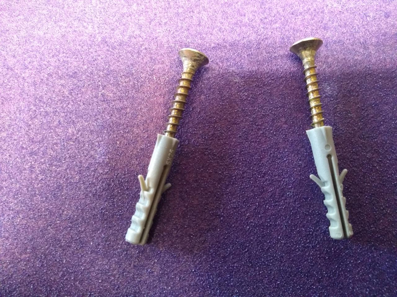 Te koop bord met tekst KISS