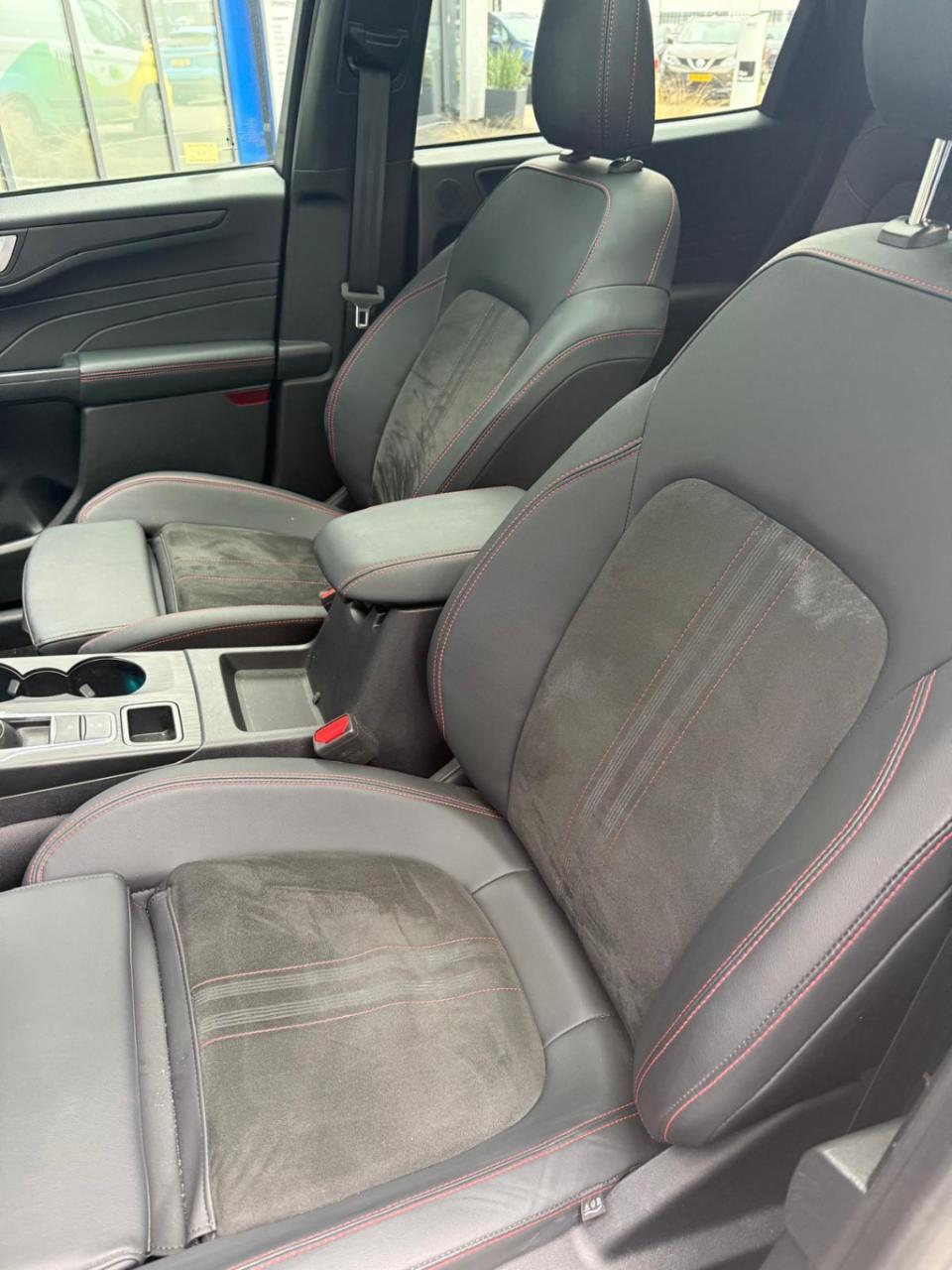 Ford Kuga 2.5 phev st-line x | panoramadak | trekhaak | 2100kg trekgewicht!