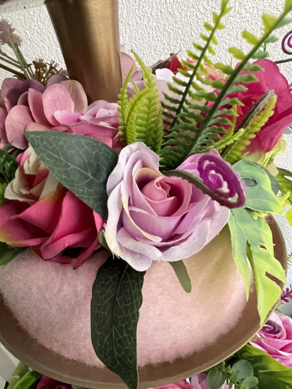 Prachtig Bloemstuk met Kunstbloemen - Roze tinten