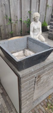 Granieten plantenbak gratis af te halen
