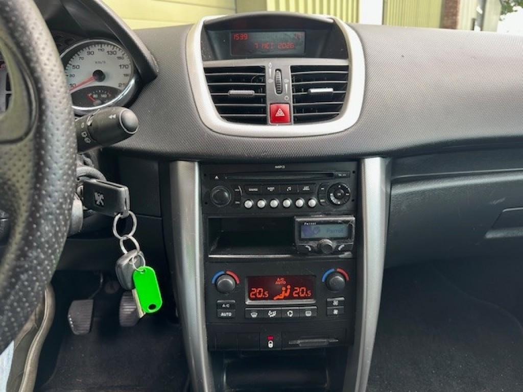 Peugeot 207 1.4 vti xs