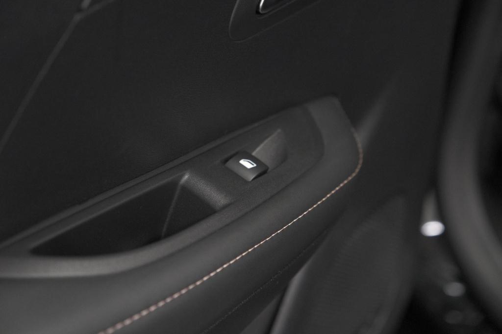 Peugeot 208 puretech 100 allure | apple carplay | parkeersensoren | climate