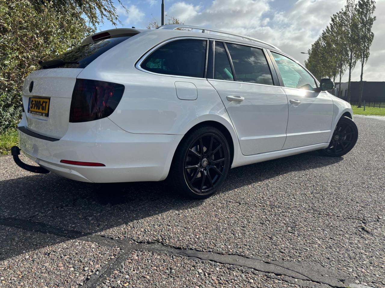 Skoda Superb 2.0 TDI 170pk DSG-6 2013