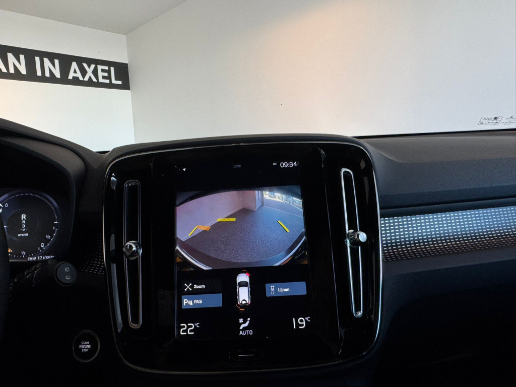 Volvo XC40 1.5 t4 recharge r-design black edition