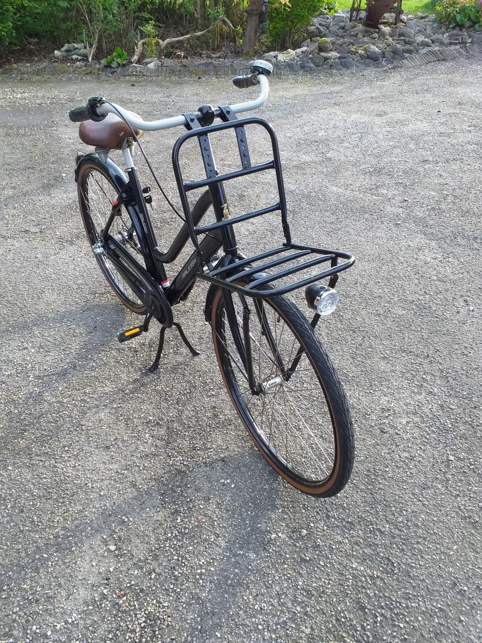 """"RALEIGH OMA TRANSPORTFIETS ZO GOED ALS NIEUW""