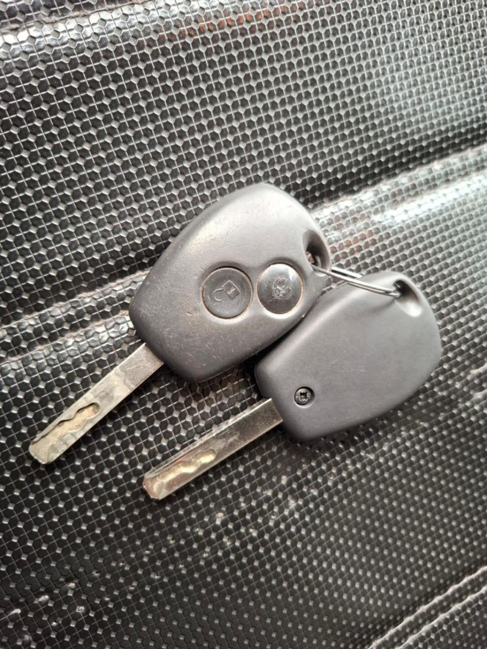 Renault Trafic 1.6 dci t27 l1h1 comfort airco / cruise controle / 3 zits /