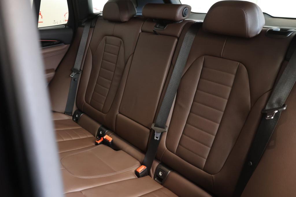 BMW X3 xdrive20i high executive nl auto, pano, trekhaak, stoelverw, led, el