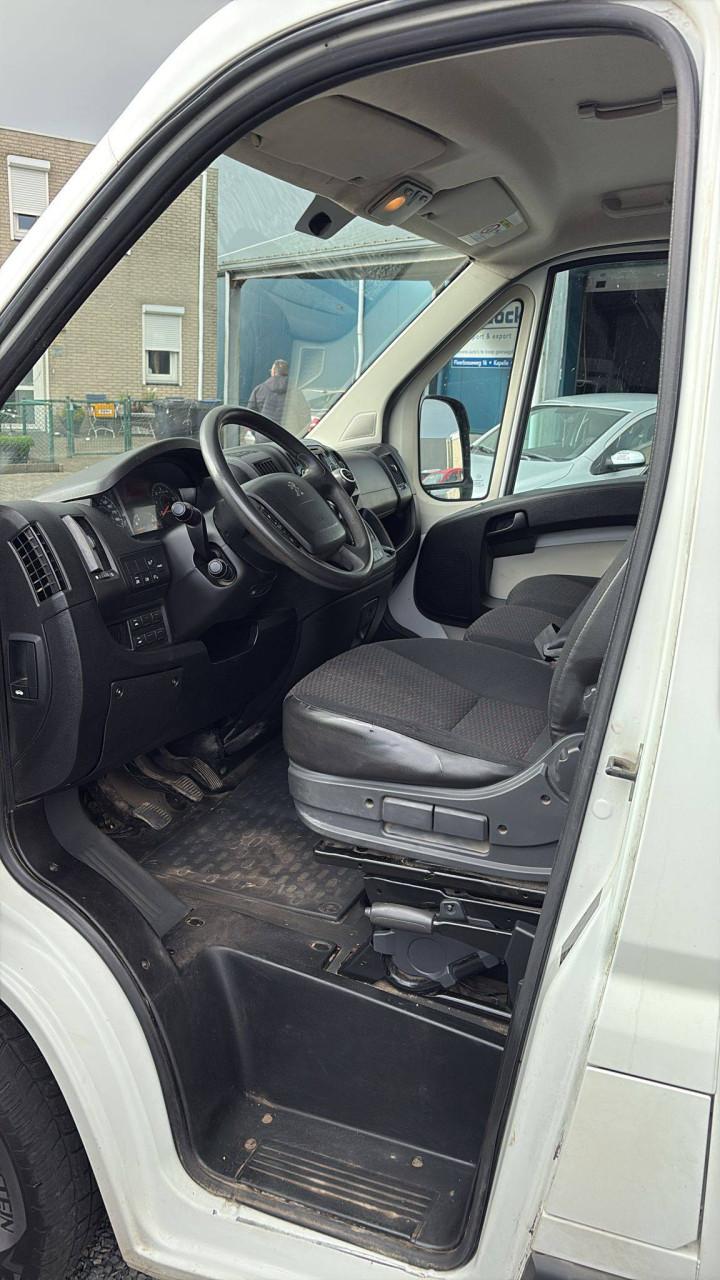 Peugeot BOXER 330 2.2 e-HDI L1 H1 XR bj:2015 airco navigatie