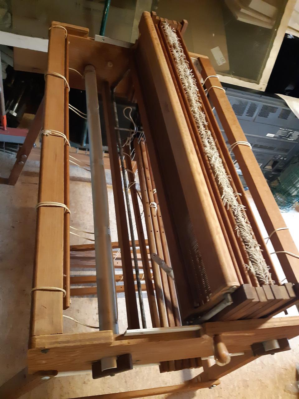 Weefgetouw 90 cm breed met 6 schachten en 6 trappers, trapweefgetouw