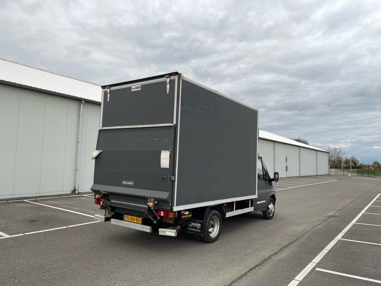 Ford Transit met laadklep