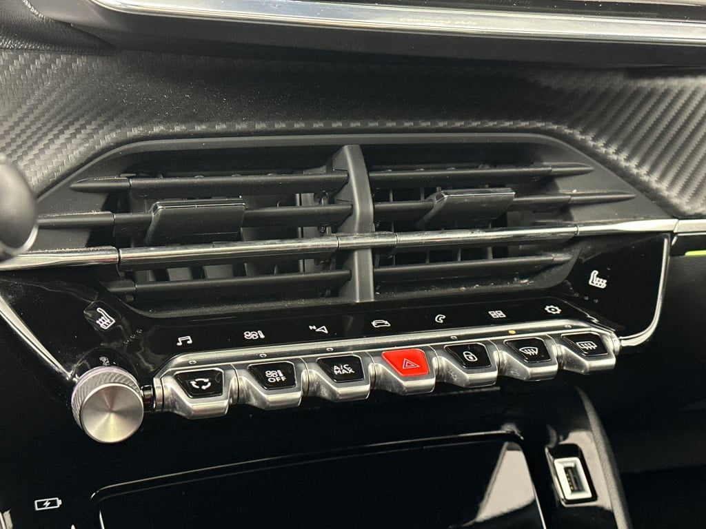 Peugeot 2008 1.2 gt pack | navigatie | alcantara | panoramadak | focal hi-f