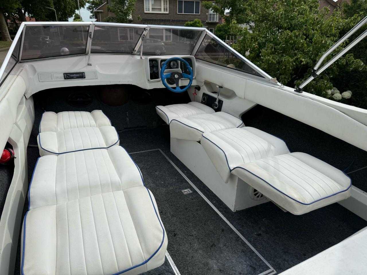 Reinell Speedboot (235PK inboard)