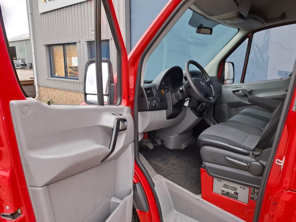 Mercedes-Benz Sprinter 210 2.2 cdi 366 hd 3 zits / side bars / perfect voor