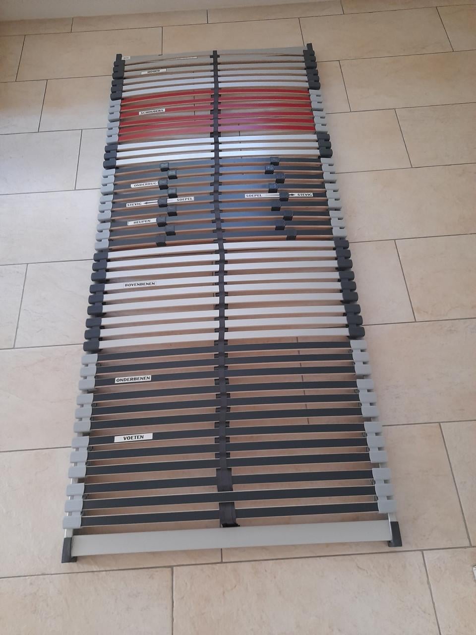 Stevige lattenbodem 90 x 210 (in goede nette staat )