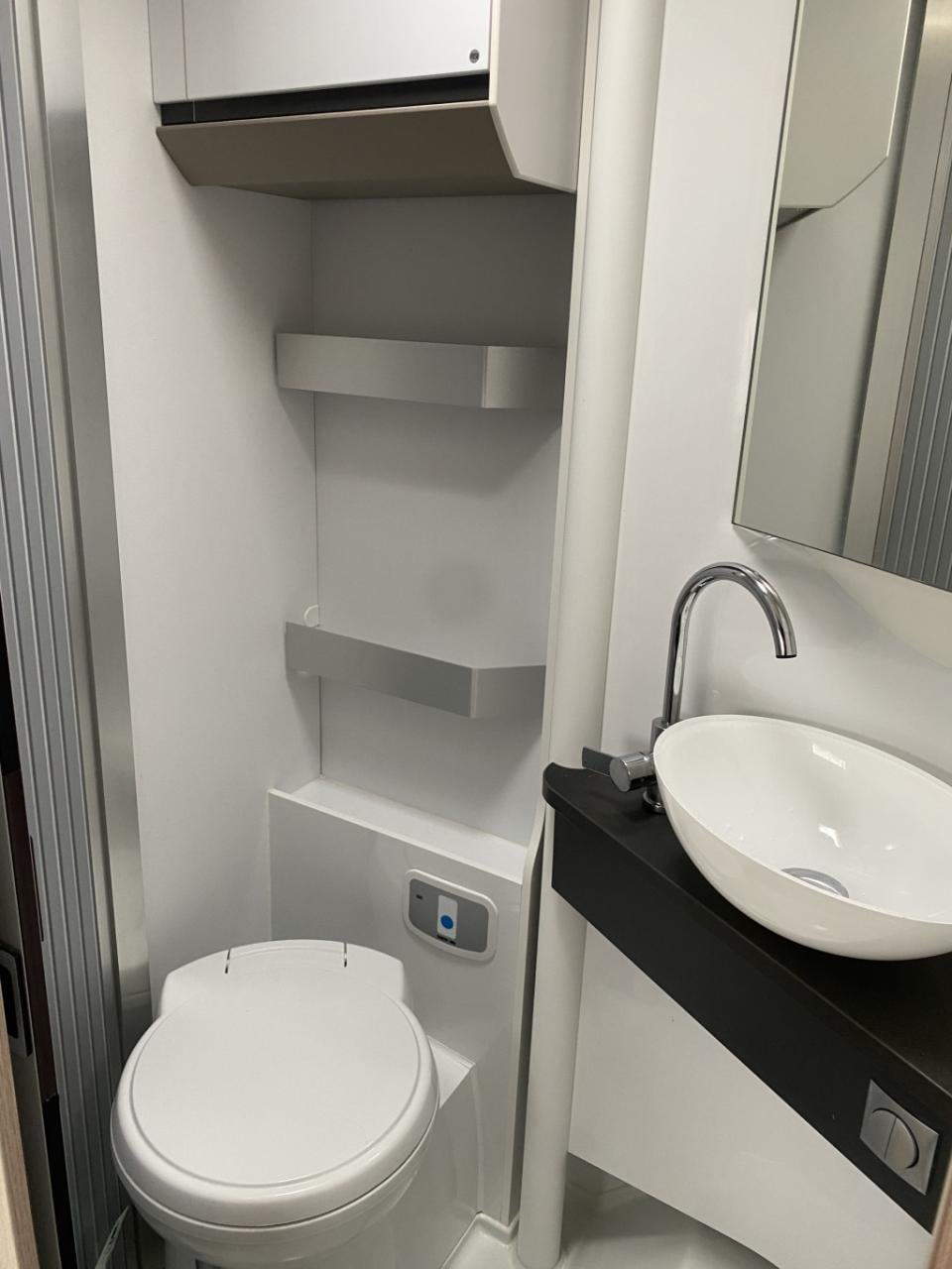 Adria Onbekend compact dl