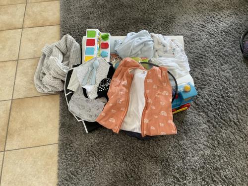 Boxopbergzak met babyspullen