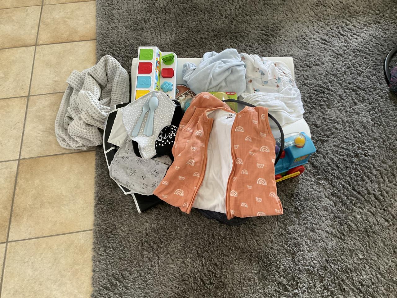 Boxopbergzak met babyspullen