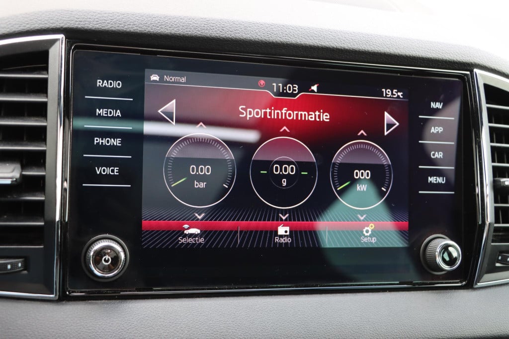 Skoda Karoq 1.5 tsi sportline business 150pk dsg7