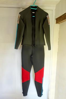 2 delig dames surfpak, wetsuit S