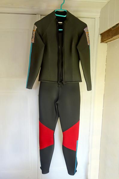 2 delig dames surfpak, wetsuit S