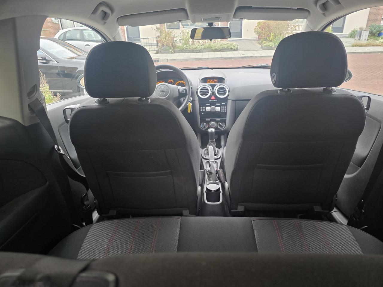 Tekoop zeer mooie Opel Corsa 1.4 16V Black and White