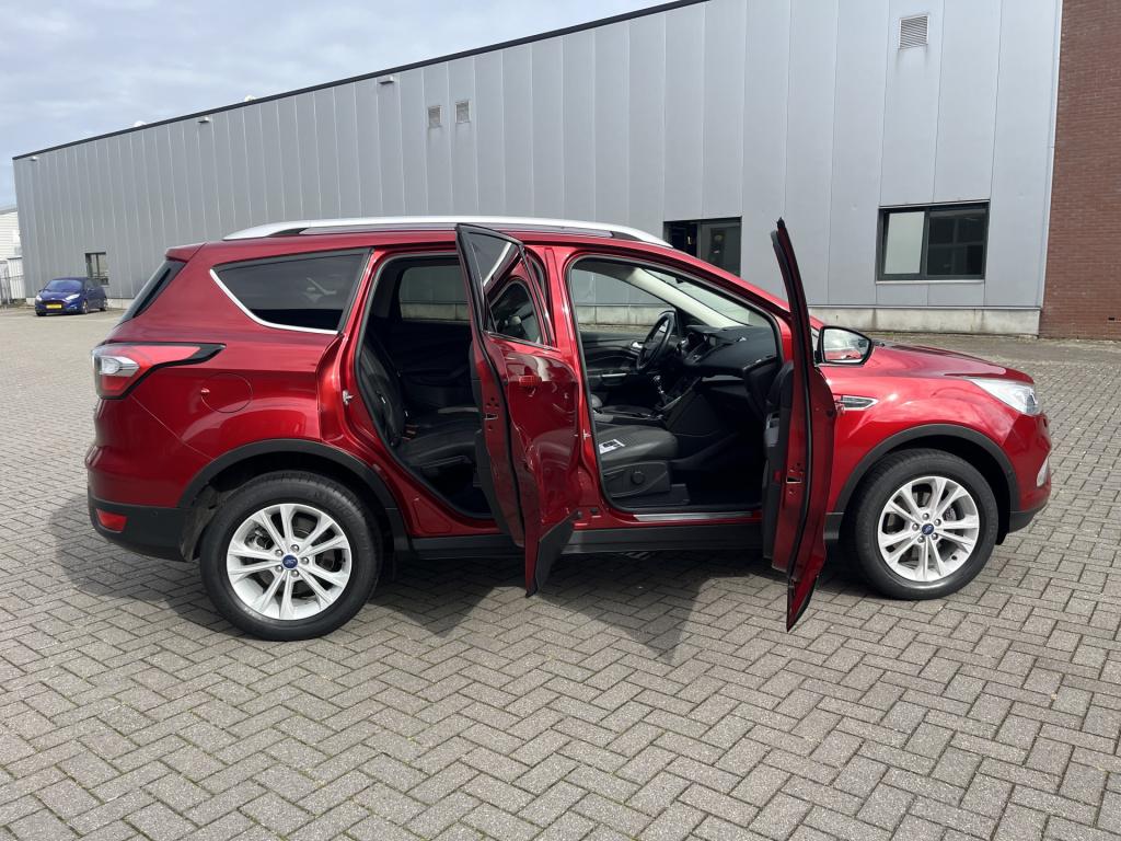 Ford Kuga 1.5 ecoboost titanium 2000 kg  trekgewicht