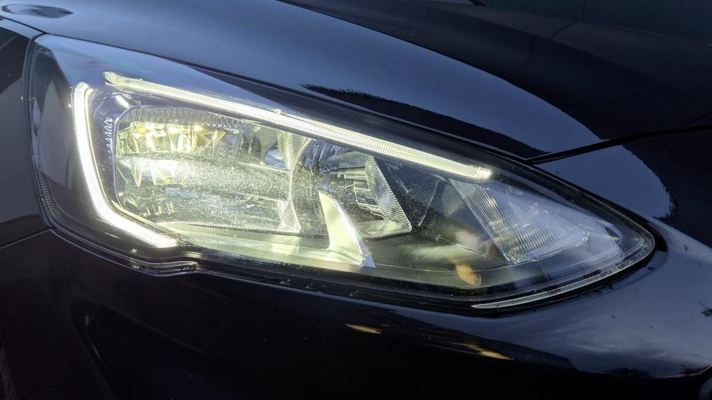 Ford Focus wagon st line x business 1.0 ecoboost hybrid | camera | lane ass