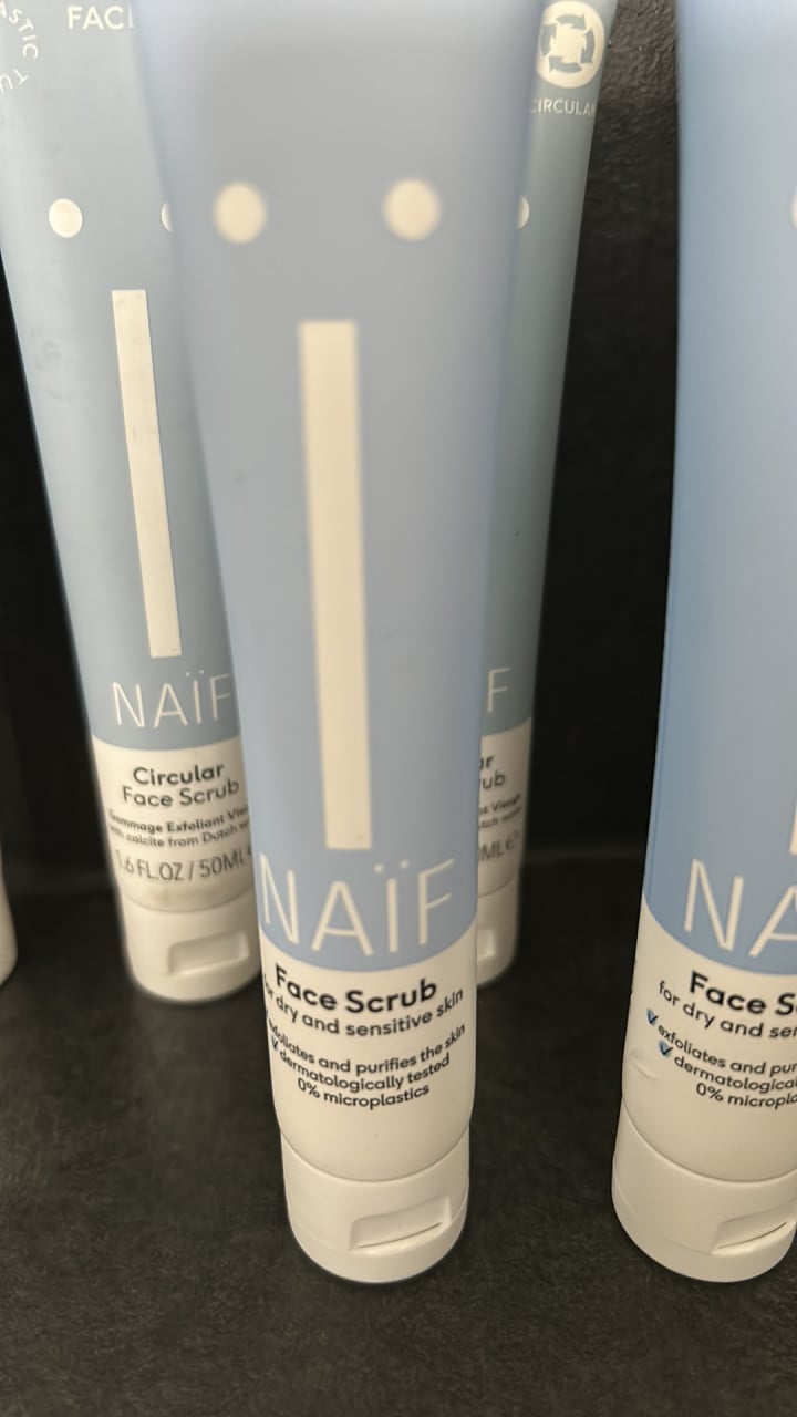 8 tubes naif face scrub