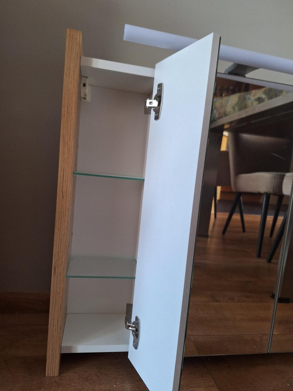 Nieuw spiegel hangkastje voor de badkamer met verlichting