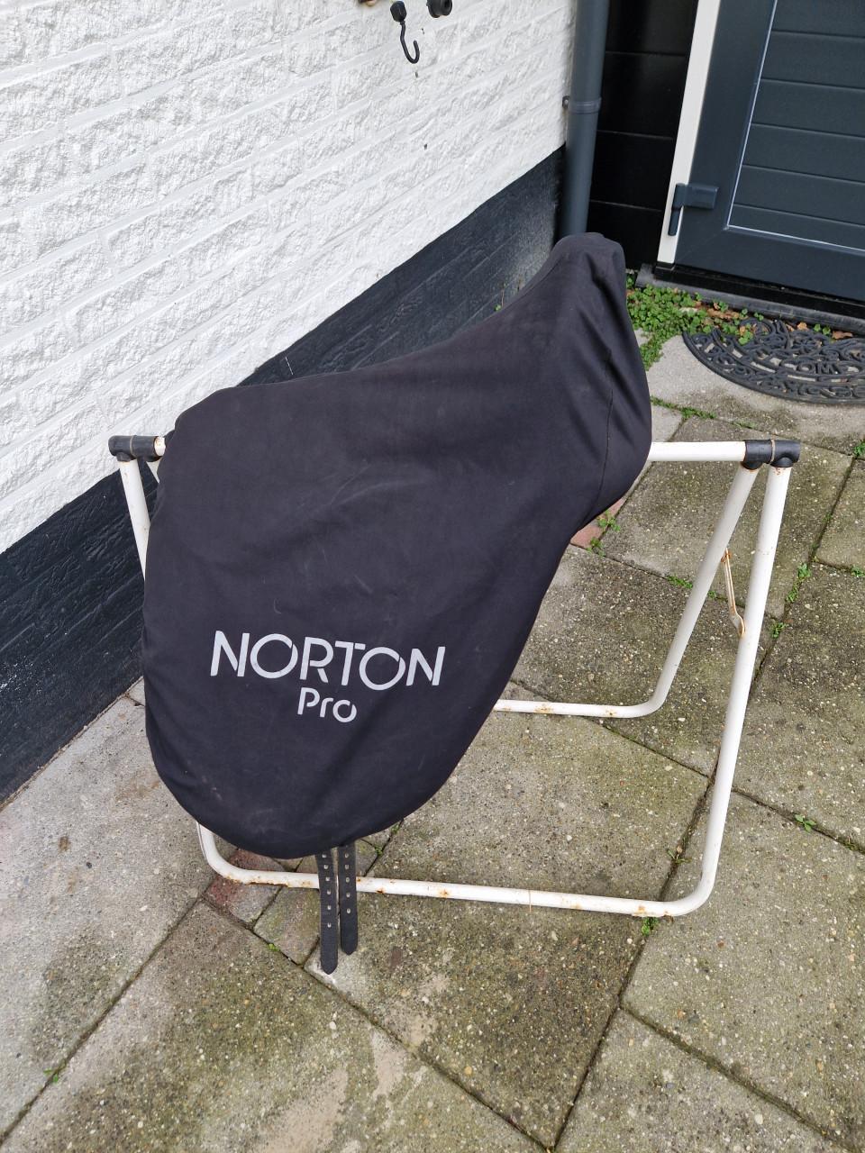 Northon pro dressuurzadel 18"