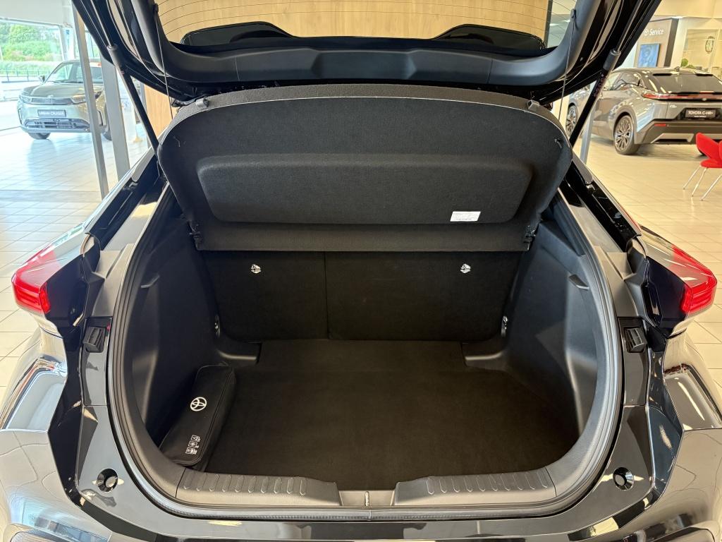 Toyota C-hr 1.8 hybrid 140 dyn