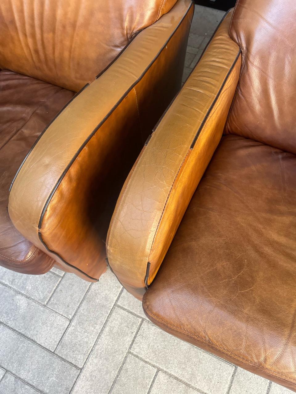 Gratis af te halen 2 leren stoelen