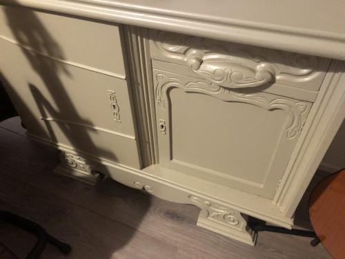 Dressoirkastje  licht groen geverfd