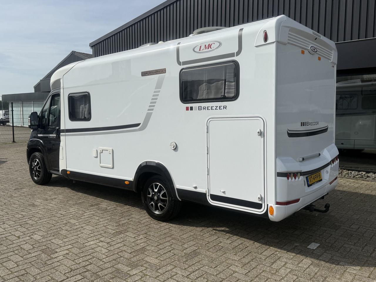 LMC Breezer V646G. Black-line ( 2x lengte bedden, zeer netjes ,dak airco)