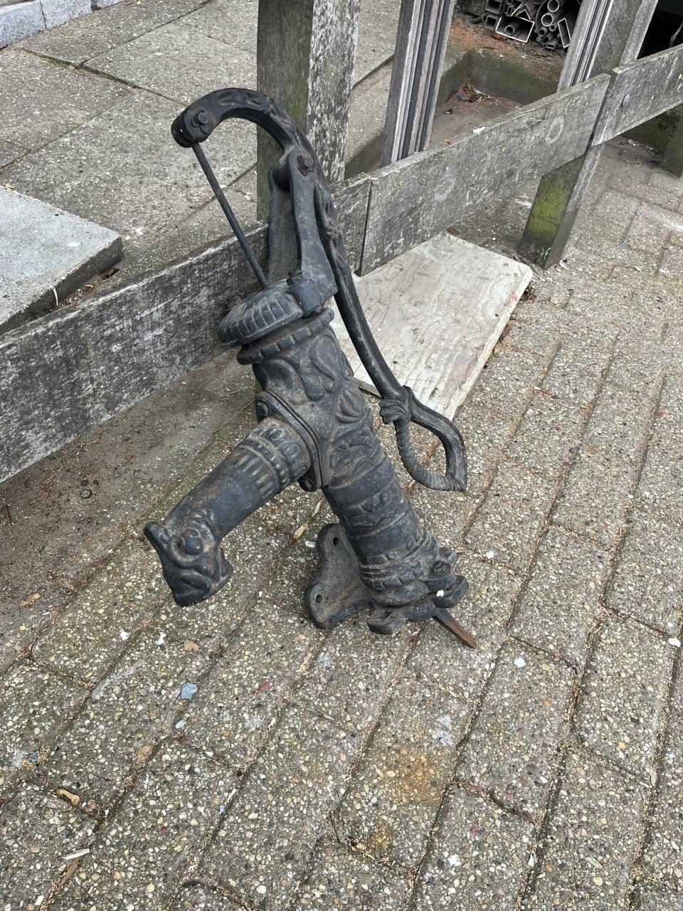 Handwaterpomp, gietijzer