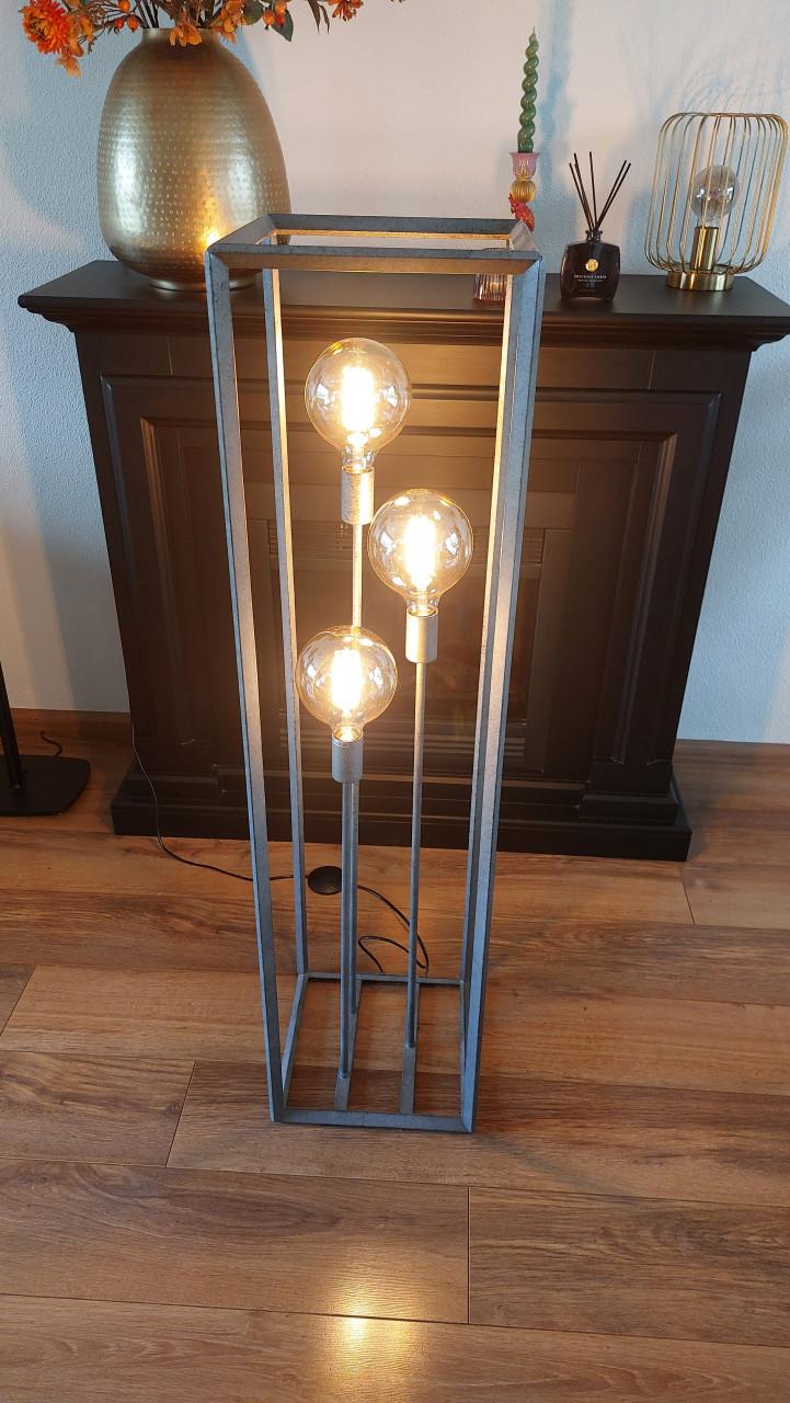 Te koop staande lamp